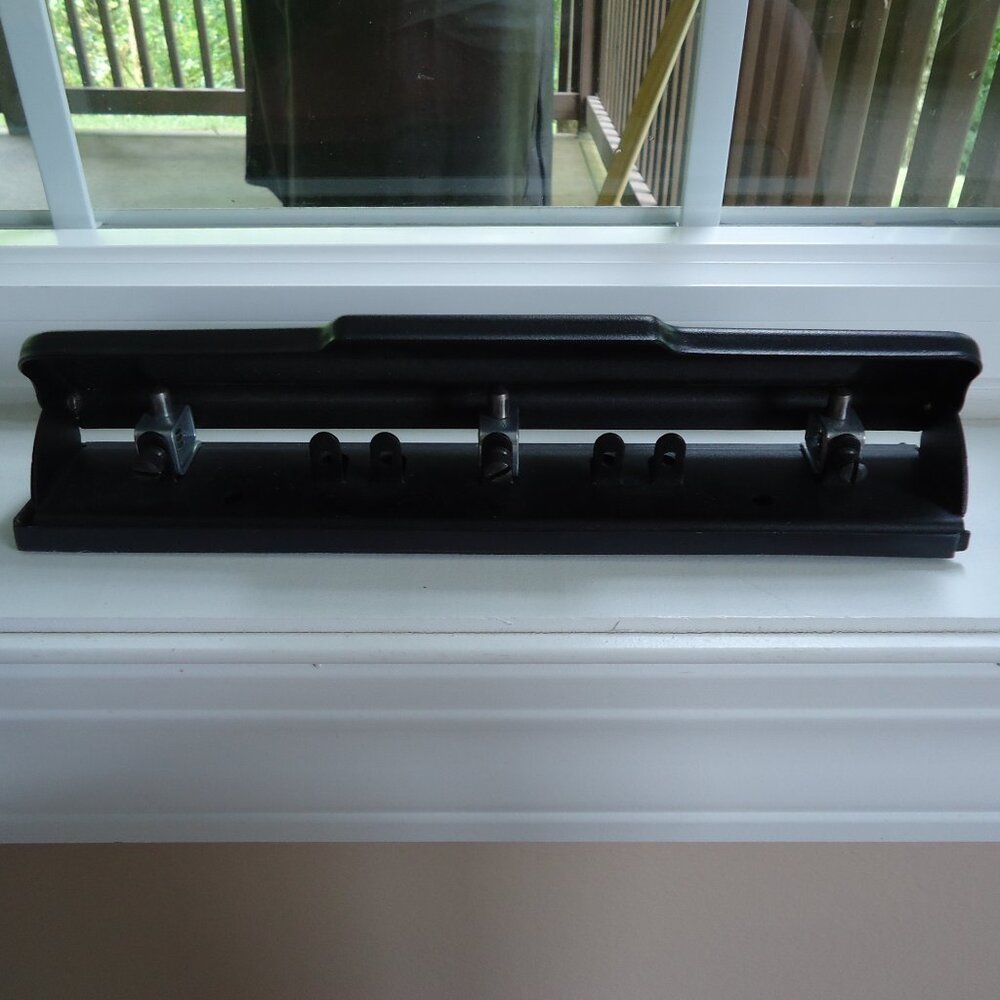 Acco 3 Hole Punch Adjustable